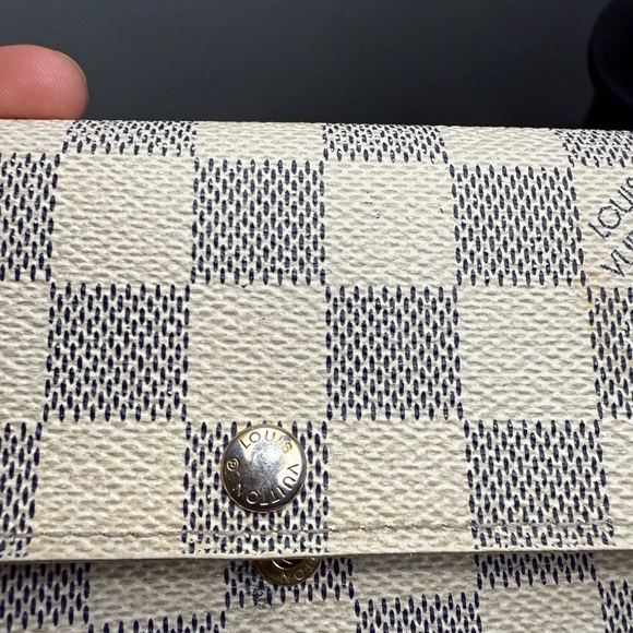 Louis Vuitton Cream and Gray Checkered Wallet - Picture 7 of 13